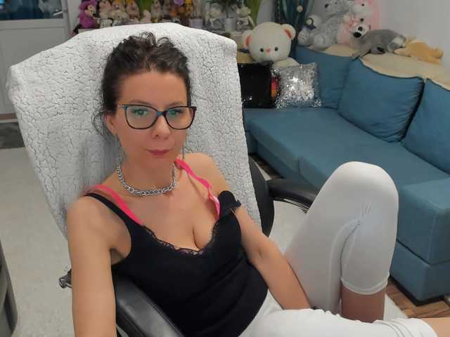 Fotografije SalomeJade Welcome my guys#pvt#lovense#ohmibod#it makes me smile and wet).any tips is ***you!