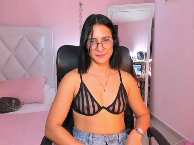 Fotografije EMIILYJAMESS roll dice for hot prizes / make me vibe♥ #fit #bigass #squirt #anal #muscle #feet #company #lovense #fumadoras #Weed #drink #latina #pelinegras #tetasnormales