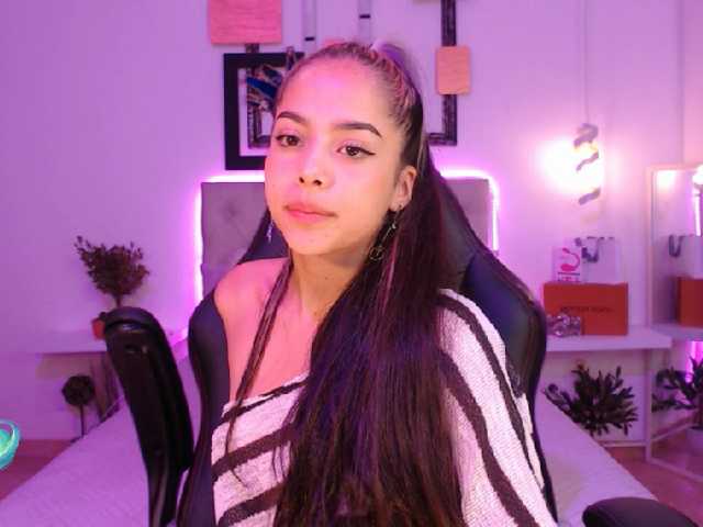 Fotografije saraahmilleer hello guys welcome to my room help me complette my first goal : naked go enjoy me #latina#brunette#curvy#hot#young#18#pvt